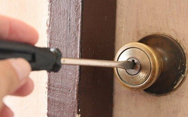 Инструкция, как открыть дверь без ключа