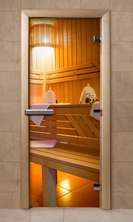 Виды и характеристики стеклянных дверей для бани