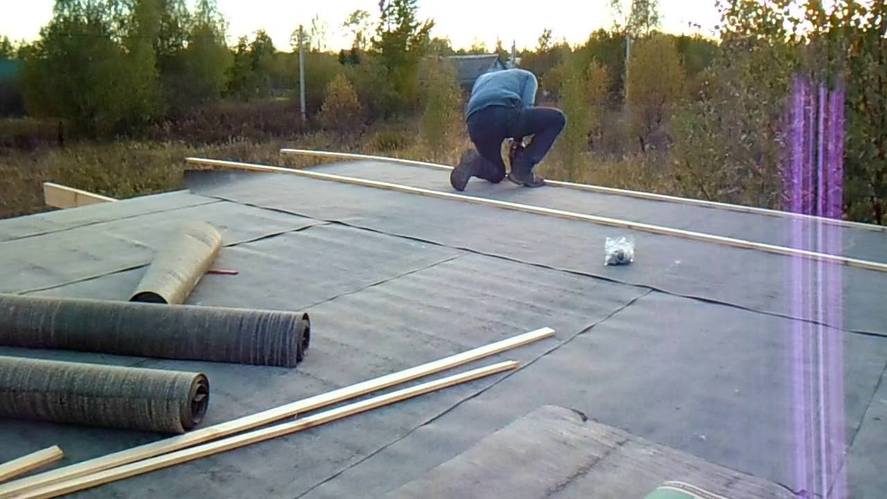 Как своими руками покрыть крышу гаража рубероидом?
