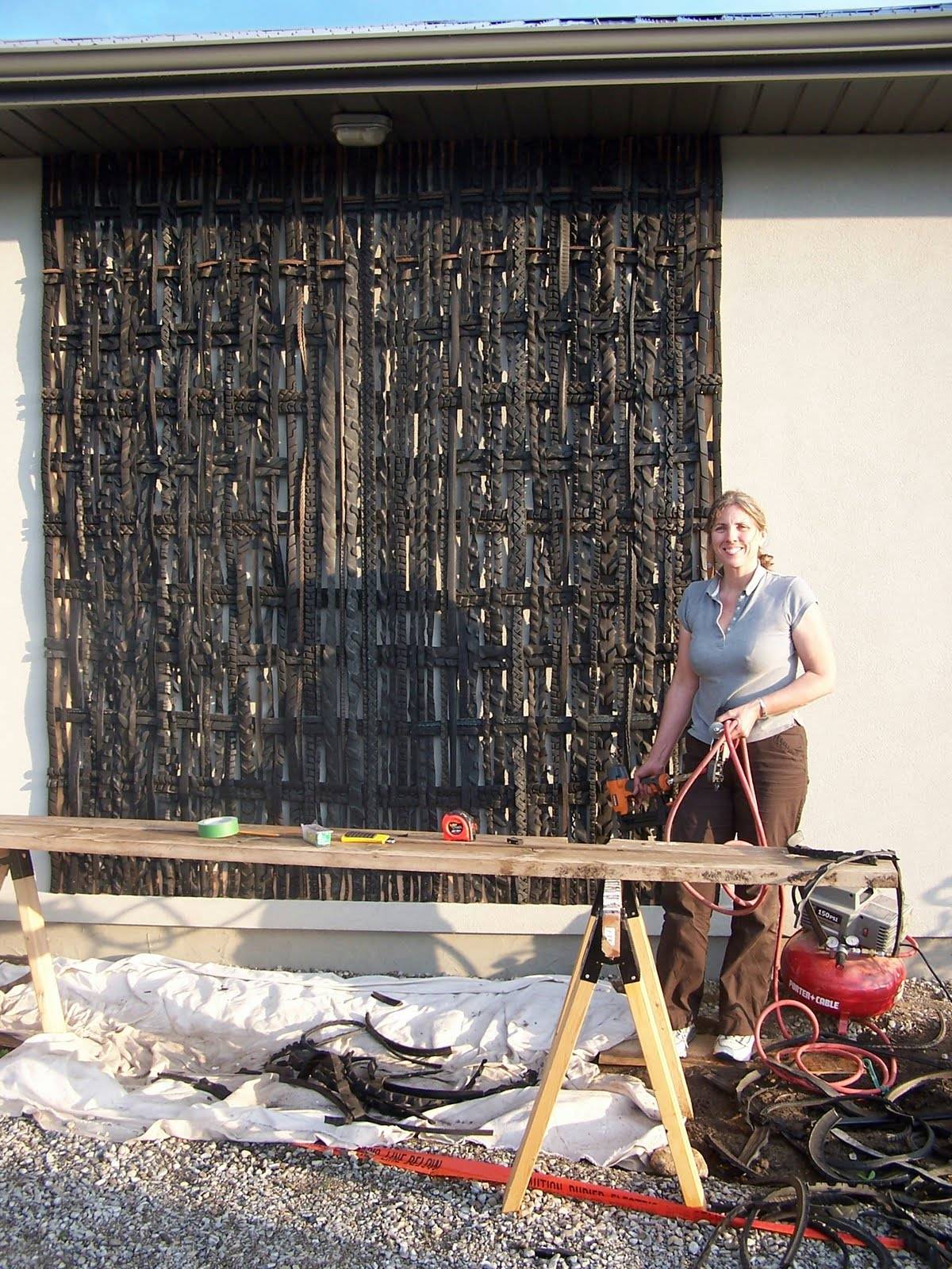 Забор из покрышек автомобильных: как делать клумбу и ограду