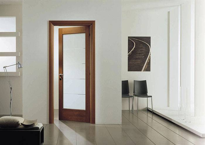 Белые двери: классические и со стеклом, металлические входные, фото в интерьере
