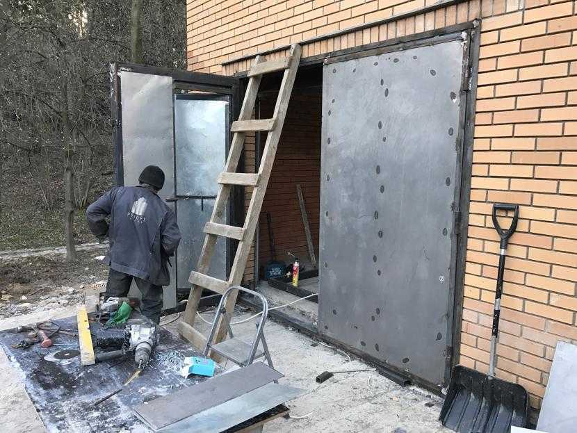 Преимущества и этапы строительства каркасного гаража из профильной трубы своими руками