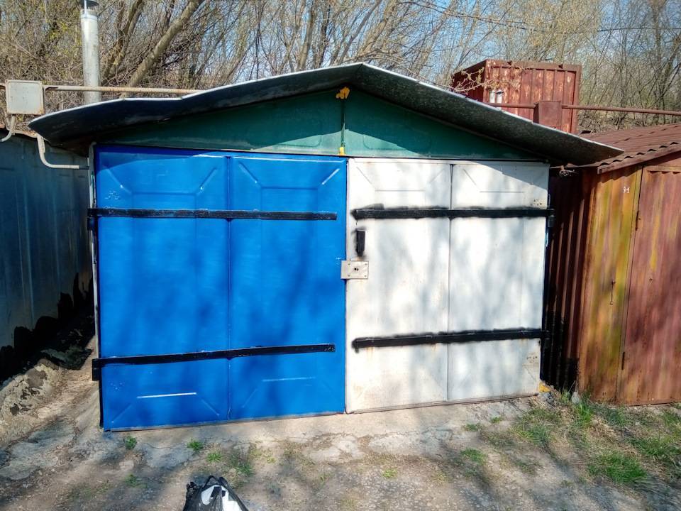 Чем покрасить гараж: внутри, снаружи, бетонный, металлический, своими руками