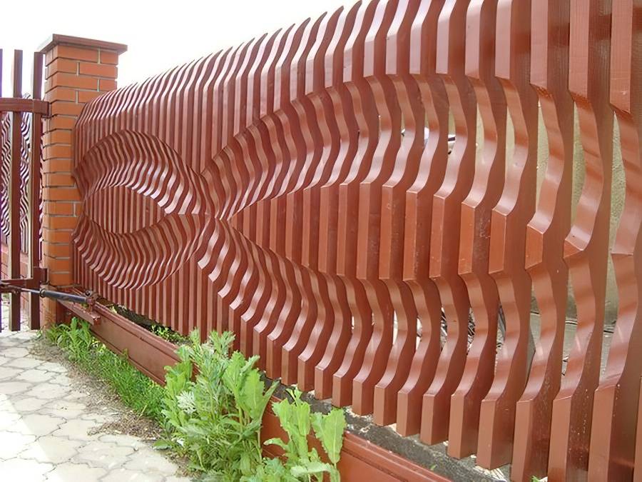Красивые деревянные заборы для частного дома (60 фото)