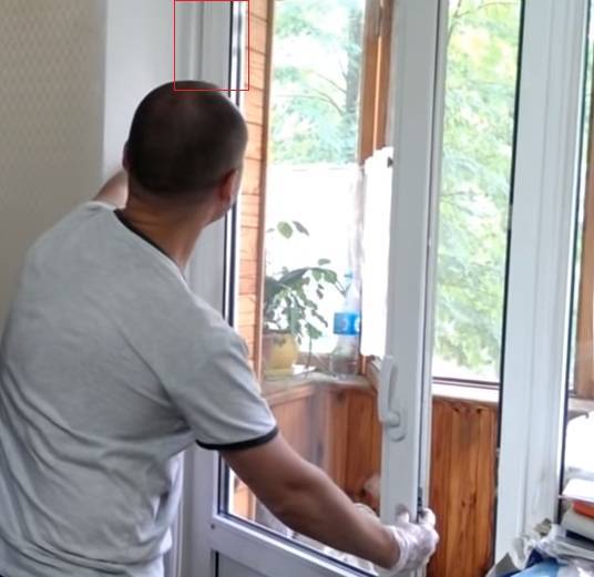 Вызов мастера по ремонту пластиковых дверей балкона