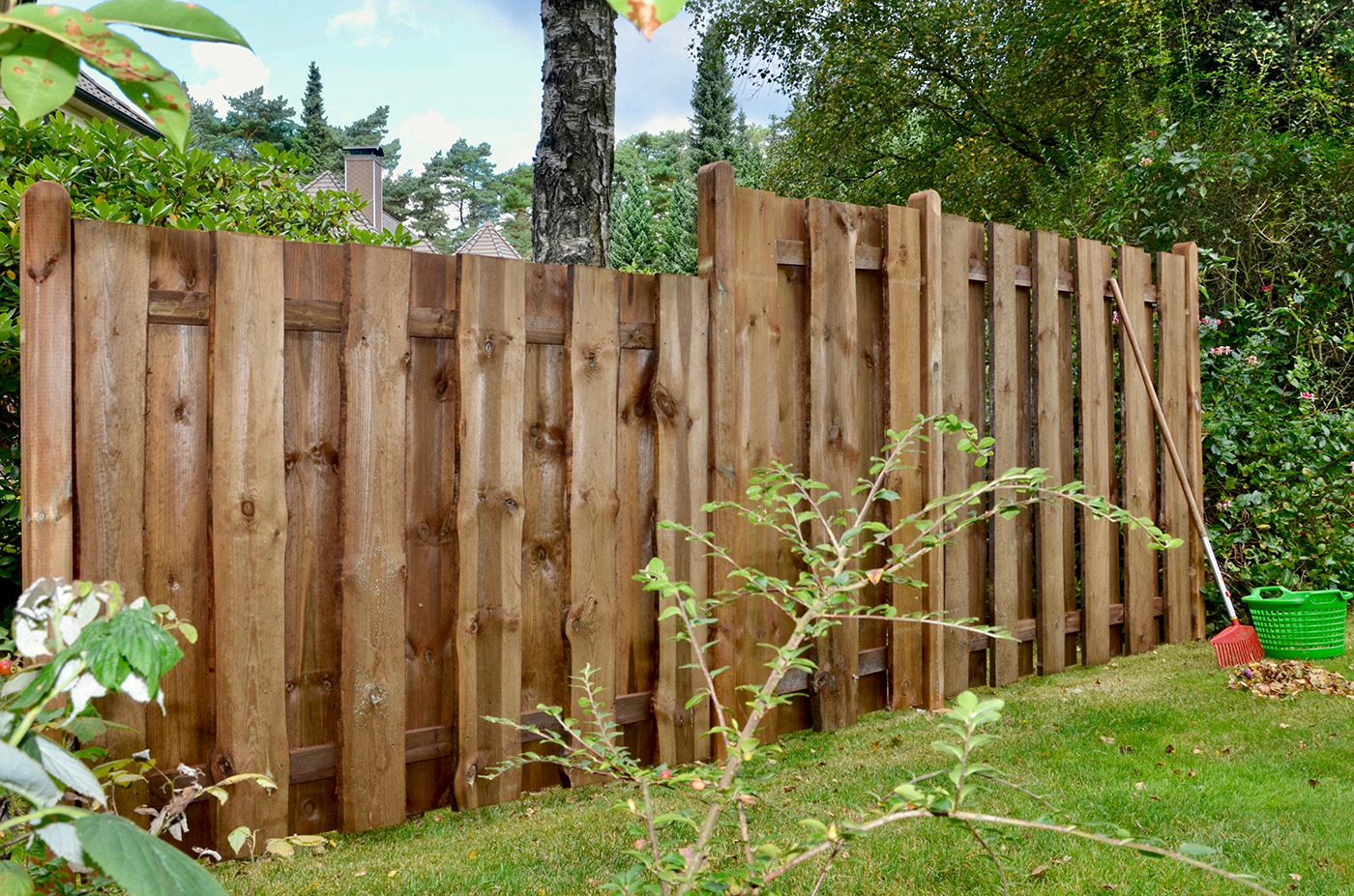 Забор из горбыля — недорогой и интересный проект на вашем участке