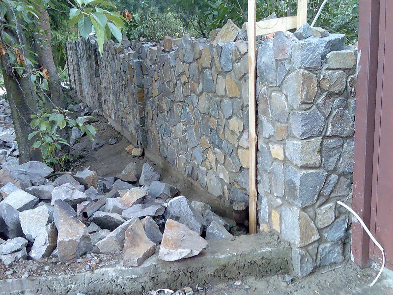 Каменный забор — технологии, варианты, особенности, личный опыт