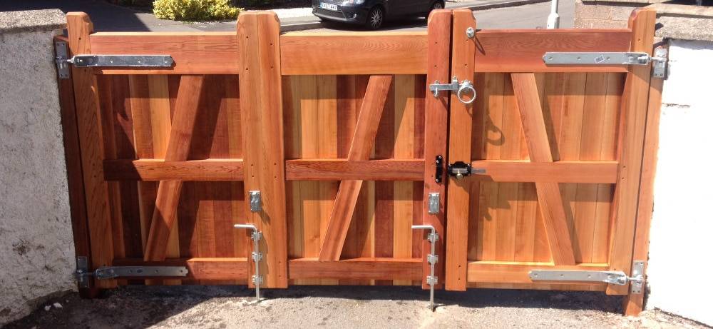 Как правильно навесить деревянные ворота