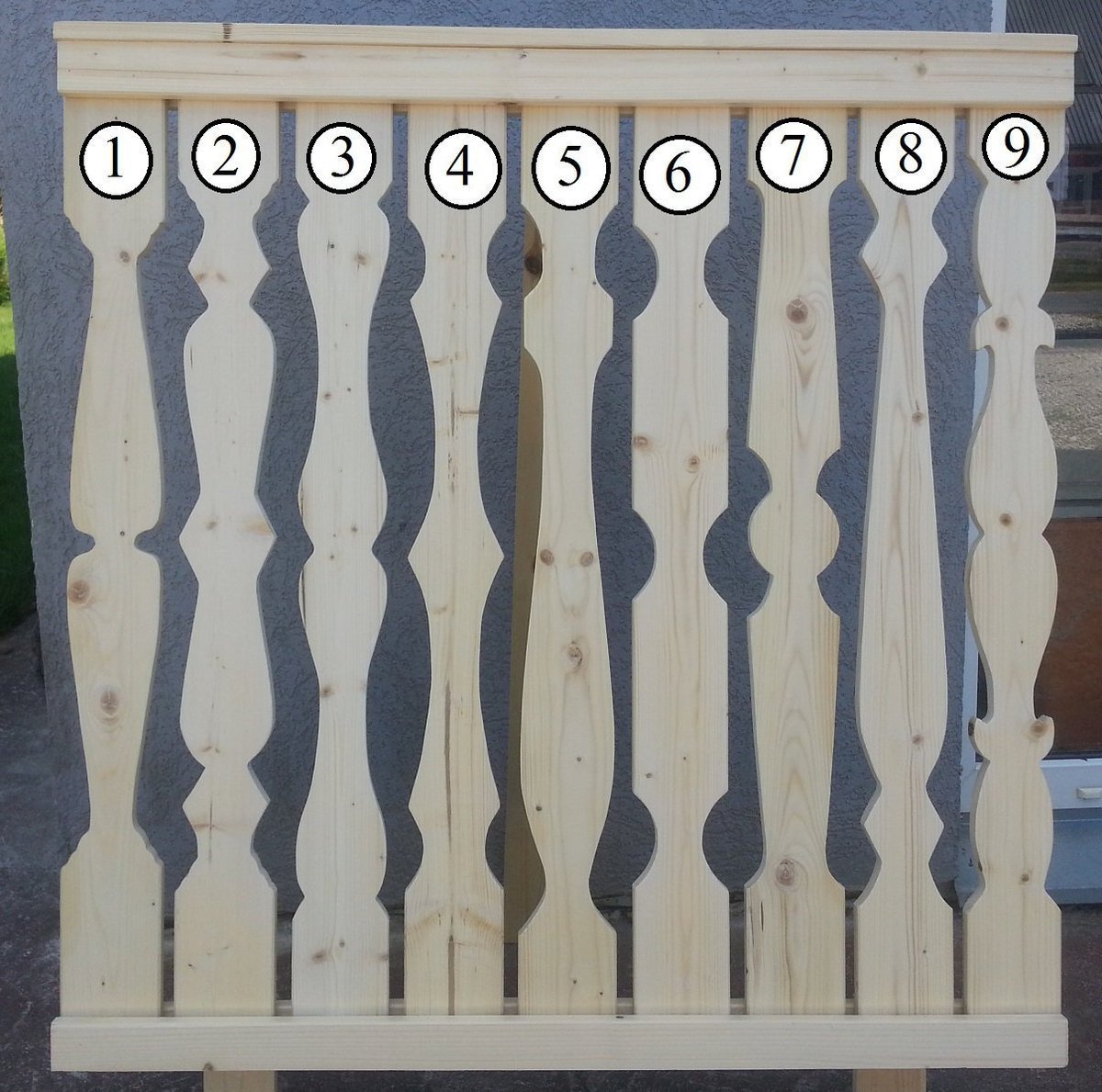 Резной деревянный забор ‒ ручное декорирование