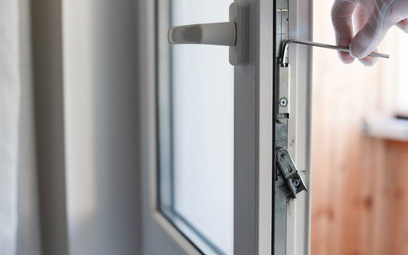 Ремонт пластиковых дверей балкона – реальные варианты для домашнего мастера