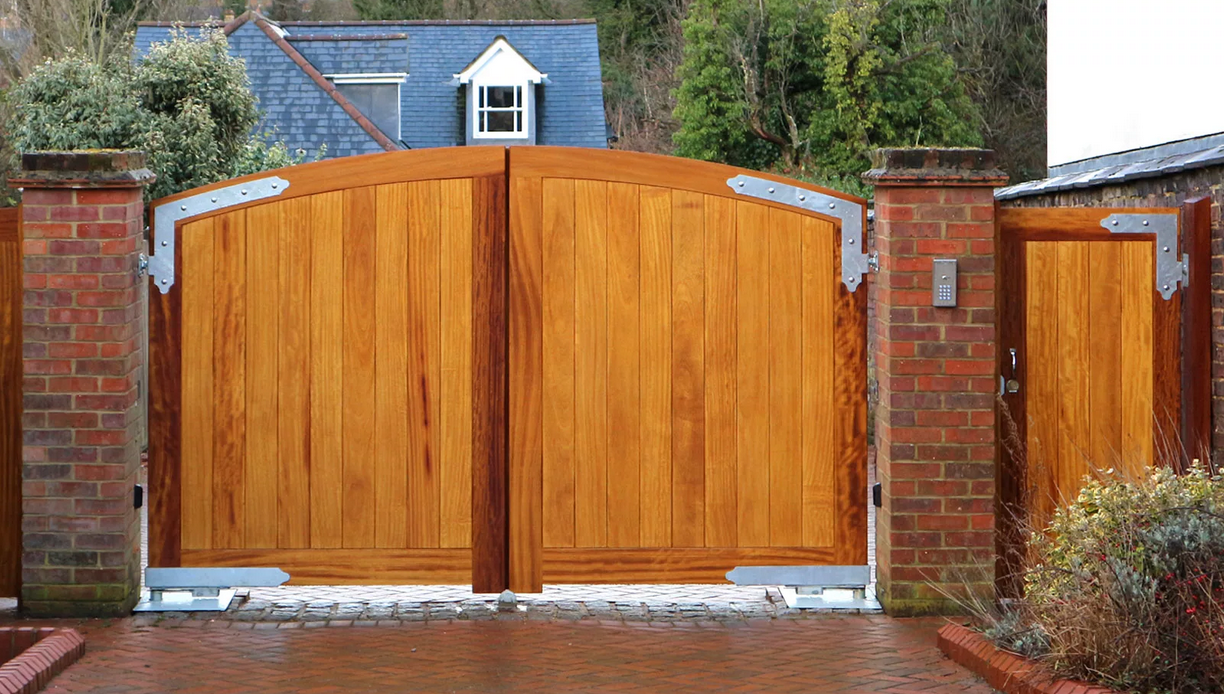 Как сделать деревянные ворота с калиткой для частного дома