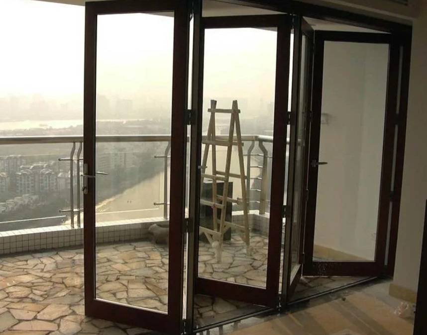 Особенности и преимущества раздвижных дверей для балконов и лоджий