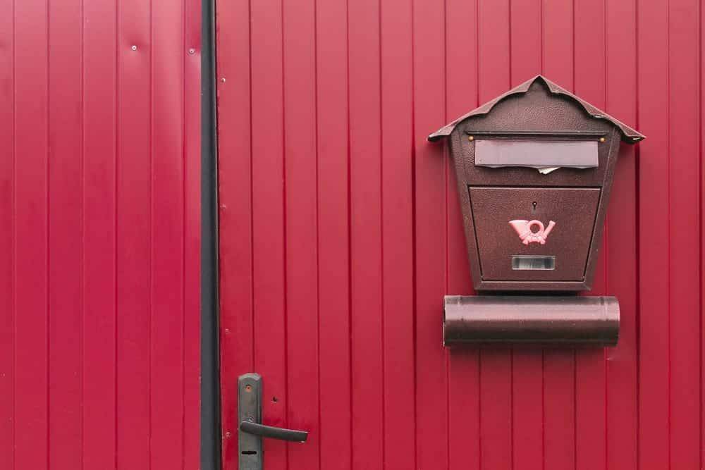 Интересные идеи для оформления уличного почтового ящика
