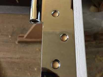 Накладные дверные петли без врезки: особенности конструкции, преимущества и недостатки, установка конструкции
