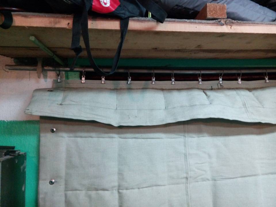 Брезентовые шторы в гараж: сделать своими руками, изготовление, на барабане, с люверсами, фурнитура