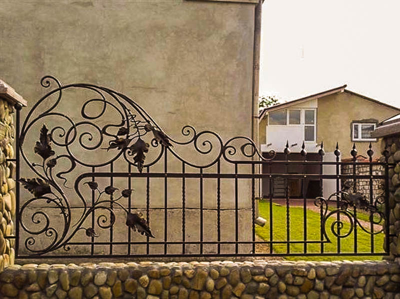 Из чего сделать красивый забор для палисадника своими руками (фото)