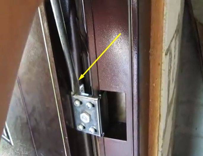 Как отрегулировать двери: металлические и деревянные