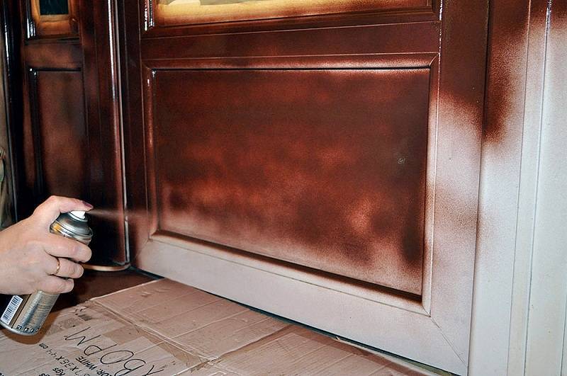 Краска для металлических дверей: как и чем покрасить в домашних условиях