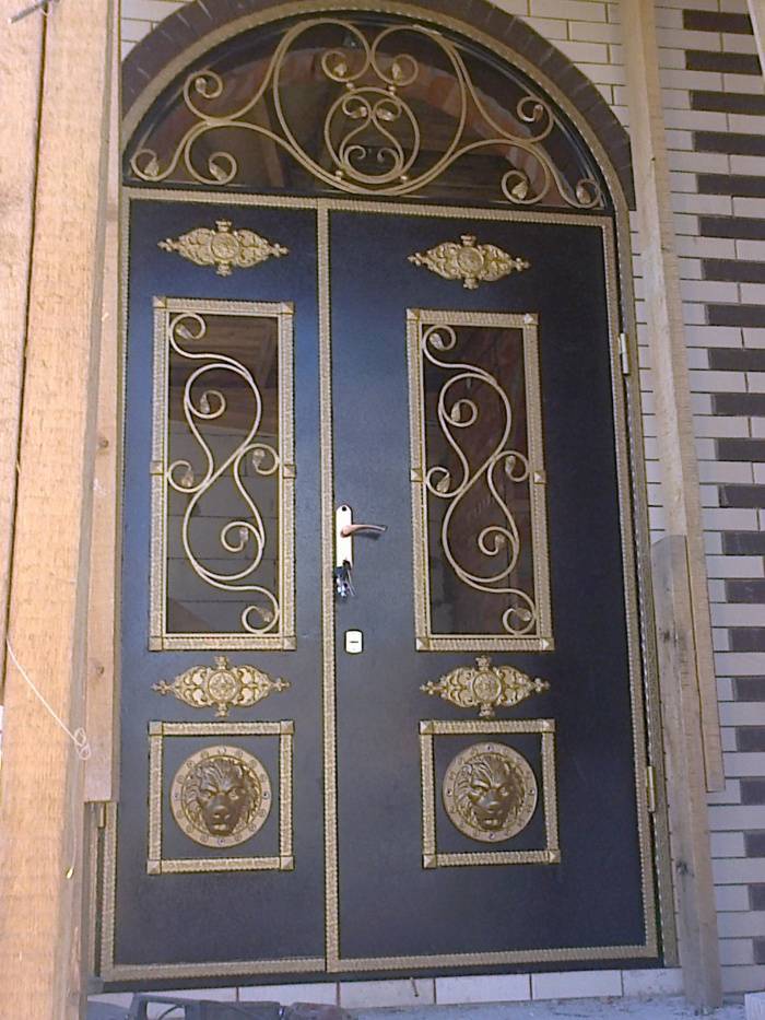 Двери кованые (фото)