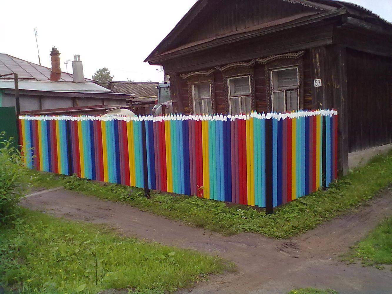 Чем лучше покрасить забор из дерева: лаки, антисептики, пропитки