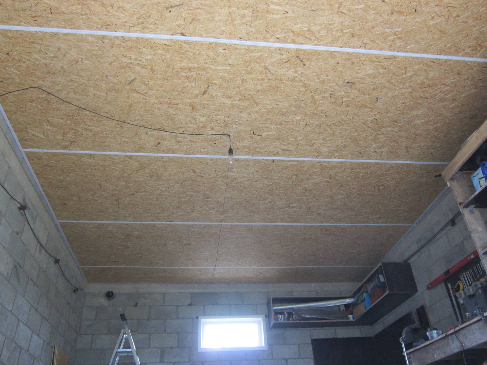 Как обшить потолок гаража своими руками: как правильно утеплить изнутри бетонное помещение, как сделать слой из пенопласта, а также варианты и фото