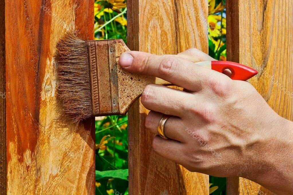 Как покрасить забор без краски долговечно и красиво