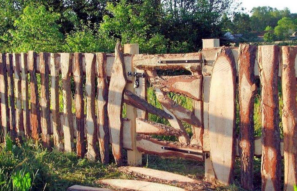 Забор из горбыля - нюансы строительства и стоимость