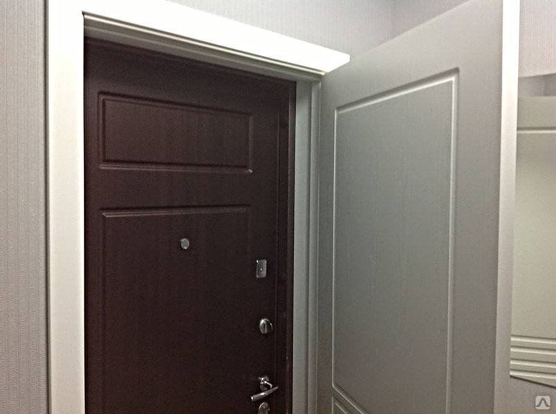 Вторая входная дверь в квартиру: преимущества и советы по установке