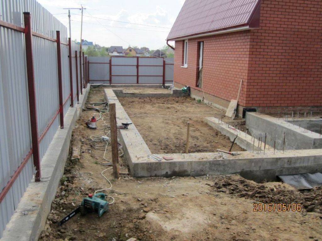 Как пристроить гараж к дому: специфика организации строительного процесса
