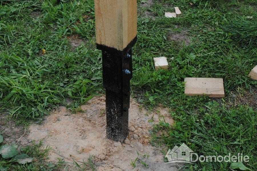 Как сделать и установить деревянные столбы для забора?