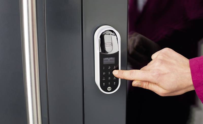 Электронный замок на дверь: электромеханический, цифровой, кодовый, установка своими руками