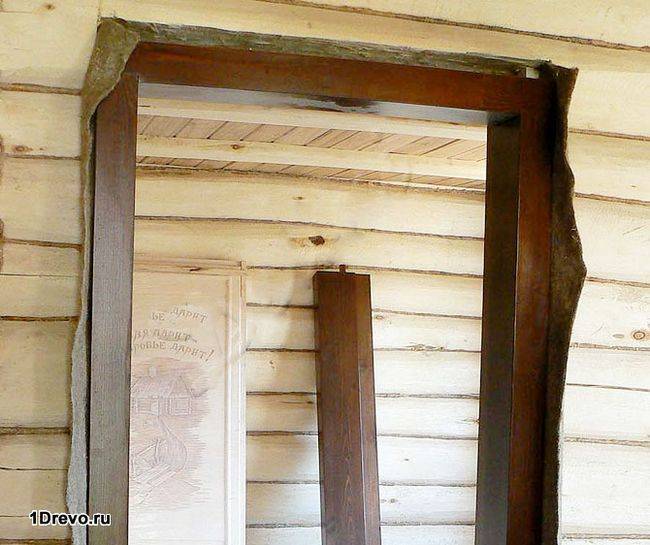 Установка входной металлической двери в деревянном доме: видео