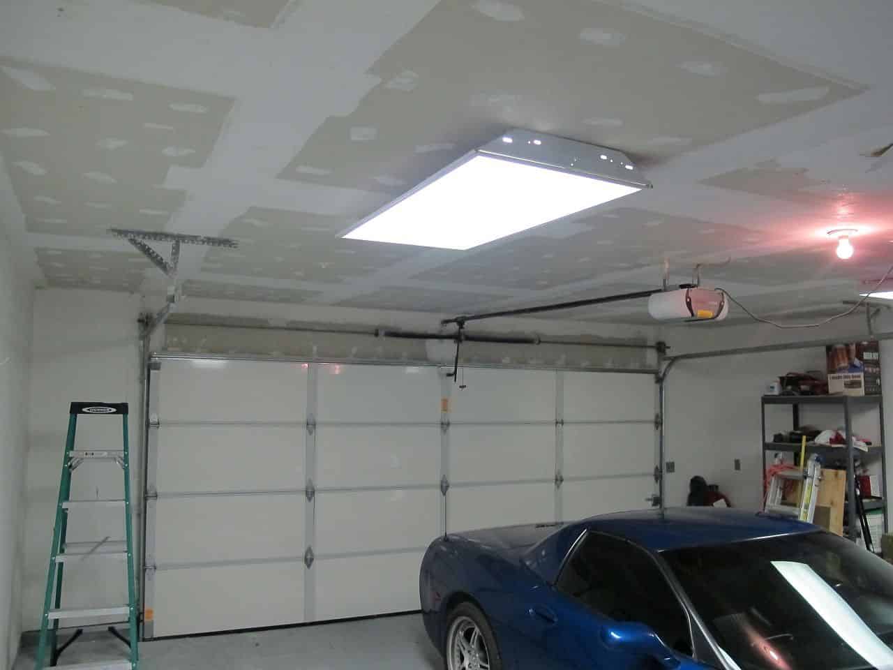 Чем обшить потолок в гараже: отделка, чем подшить по балкам, зашить и сделать лучше, можно ли натяжной в мороз, как покрасить недорогой подвесной потолок, фото-материалы
